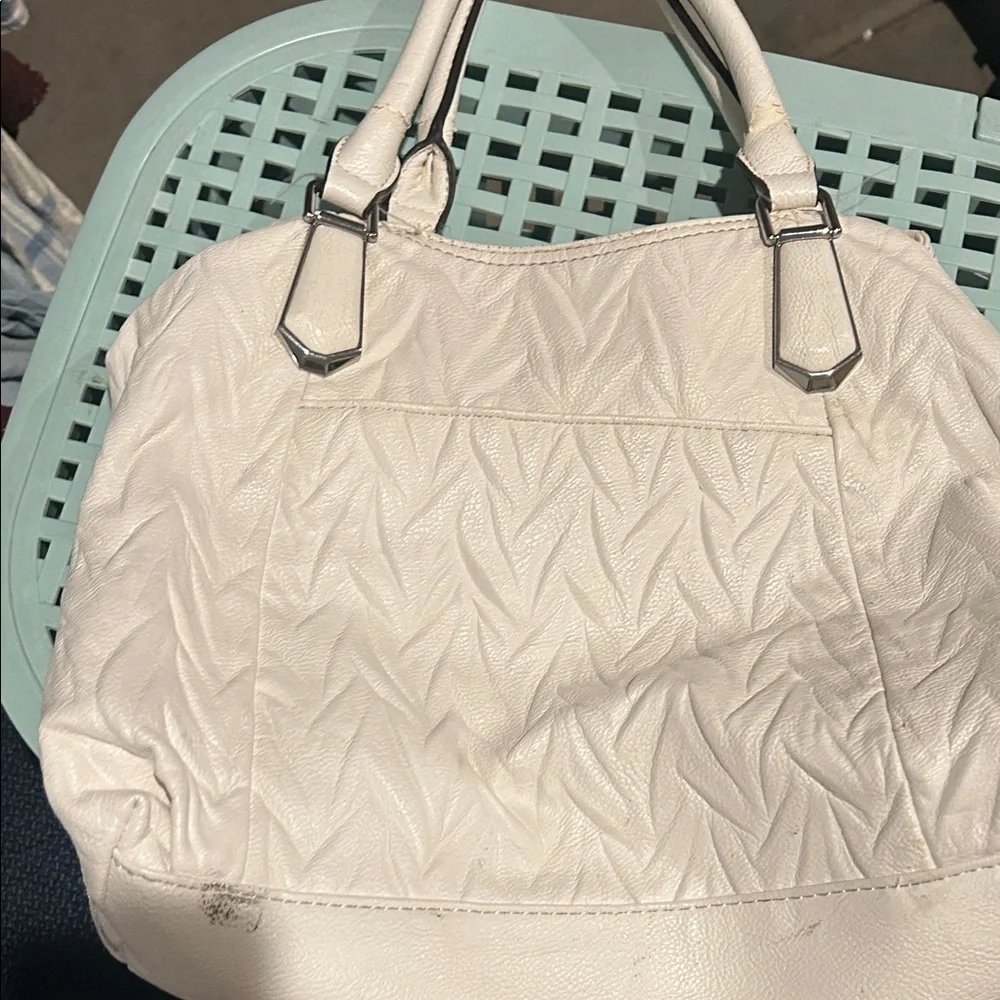 Vera Wang Elegant White Shoulder Bag - Picture 3 of 4